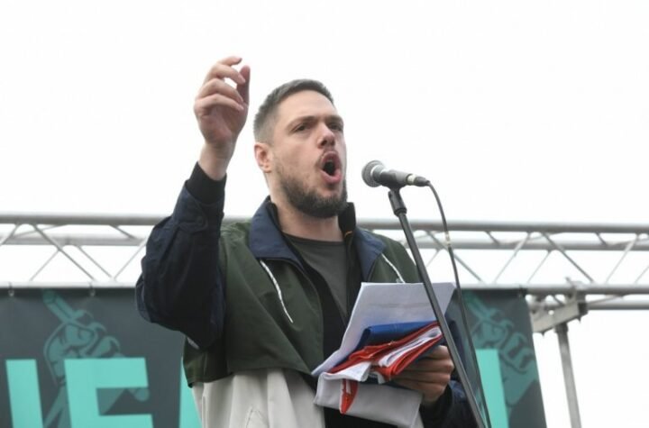 ŠTIMAC UHVAĆEN U MANIPULACIJI! Bivši košarkaš pokušao da predstavi masovni skup kao "debakl“, pa ga građani "sahranili" sa snimcima iz Kraljeva!