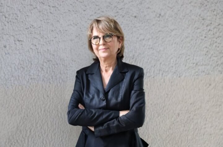 STRAVIČNA VEST U DOMU BILJE KRSTIĆ! Porodična tragedija zavila pevačicu u crno pred jubilej! (FOTO)