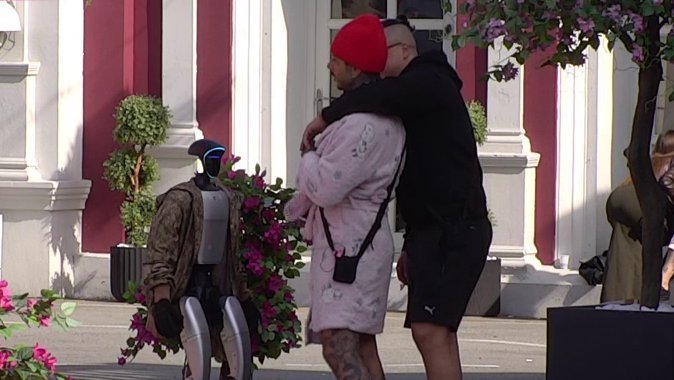 SVI NA PINK! Stigao Toša u Elitu, ovo ne propustite!