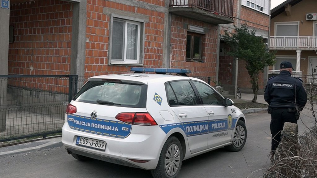 UPUCAO POLICAJCA I SINA, PA OKRENUO ORUŽJE KA SEBI: Horor u Bosni i Hercegovini, objavljeni detalji KRVOPROLIĆA