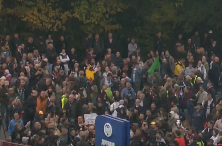 ZAVRŠEN PROTEST ISPRED INFOREMERA! Totalni fijasko blokadera - Posle dva i po sata svirali kraj!