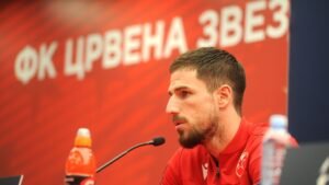 'NA TRAKTOR, MALO MLEKA I HLEBA - ŽIVELI SMO KAO PSI' Bolna ispovest čuvenog srpskog fudbalera: Oko mene svuda leševi, legneš i ne znaš da l ćeš se pr