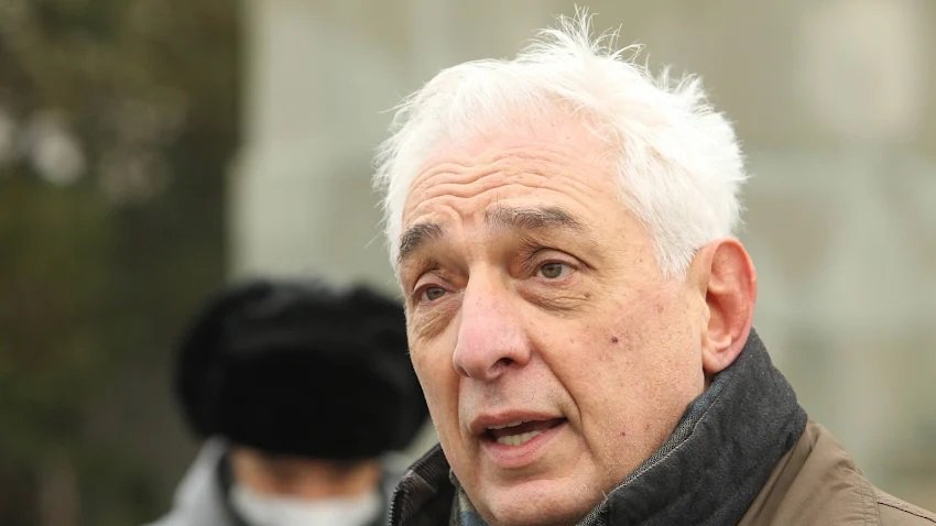 'SUTRA ĆE MOŽDA BAŠ NEKA AMERIČKA FIRMA KUPITI PORUŠENU ZGRADU GENERALŠTABA' Ovako je Božo Prelević govorio 2007. godine o prodaji Maršalata