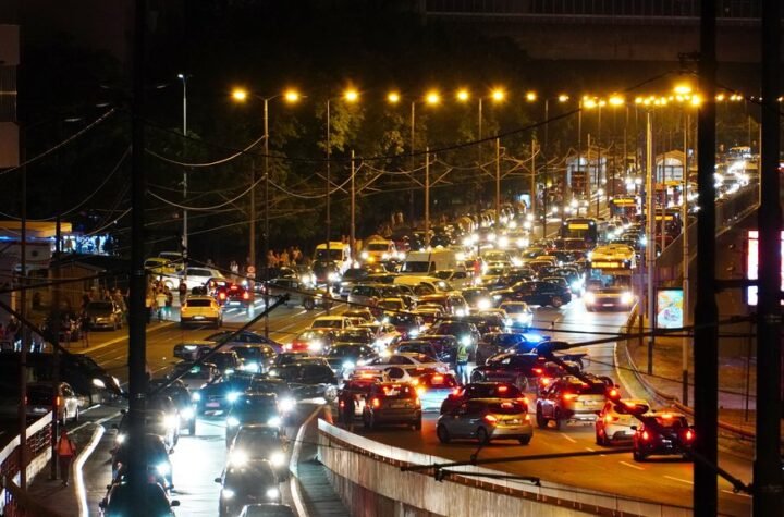 AMSS objavio stanje na granicama tokom večeri: Čeka se i do 3 sata, najveće kolone NA OVOM PRELAZU! Evo kakva je situacija za putnička vozila