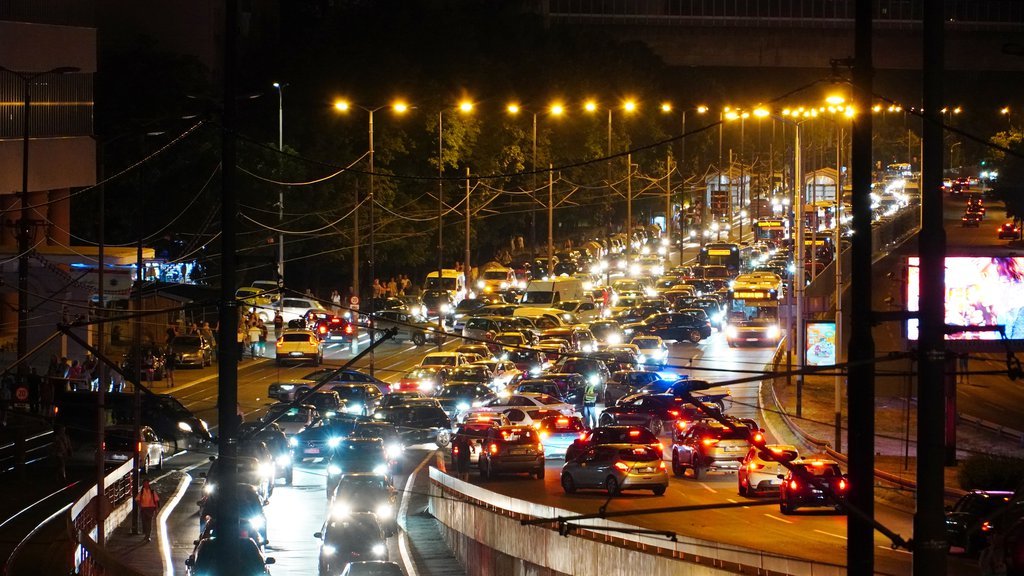 AMSS objavio stanje na granicama tokom večeri: Čeka se i do 3 sata, najveće kolone NA OVOM PRELAZU! Evo kakva je situacija za putnička vozila