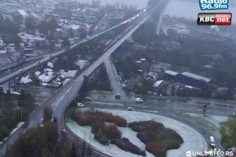 BEOGRAD OSVANUO POD SNEGOM! Veje u prestonici, zabelelo od ranog jutra! (FOTO)