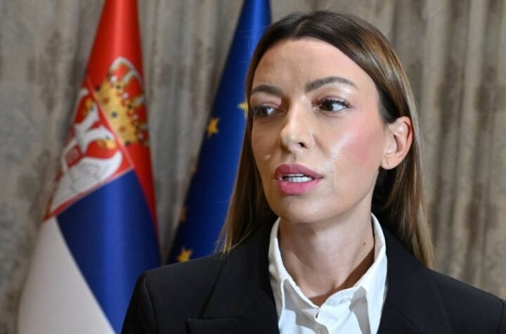 "ĆACILEND SE POKAZAO KAO NEPROBOJNA BRANA U ODBRANI SRBIJE"! Ministarka Mesarović o nasilju blokadera ispred Skupštine!