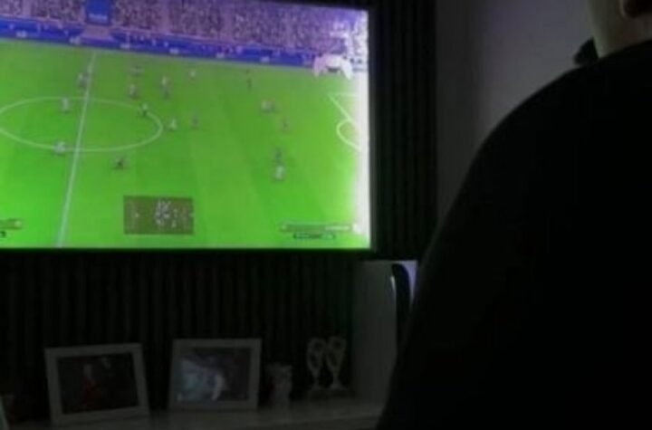 ĆERKA GOCE TRŽAN OBJAVILA FOTKU IZ MRAČNE SOBE SA DEČKOM! Evo šta su radili! (FOTO)