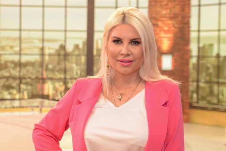 DEA ĐURĐEVIĆ VIŠE NIJE U SRBIJI: Voditeljka NAPUSTILA Beograd, otkriveno kada se vraća na Pink!