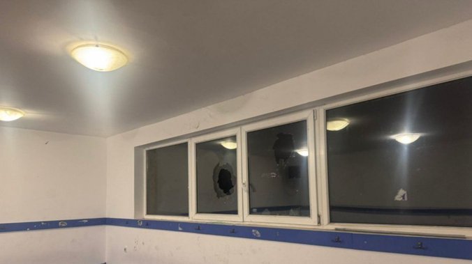 DEMOLIRANE PROSTORIJE FK ZEMUN: Huligani upali tokom treninga dece i sve uništili (FOTO)