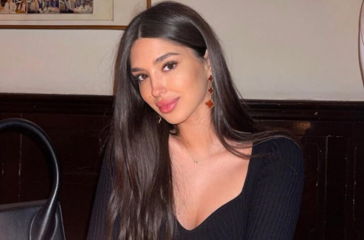 DUBOKI DEKOLTE ĐINE DŽINOVIĆ STVARA VELIKE ZAZUBICE! Harisova ćerka izazvala lavinu komentara svojim stajlingom! (FOTO)