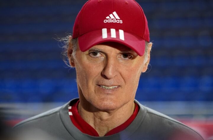 DUŠKO IVANOVIĆ CENTRALNA TEMA U EVROLIGI! Zbog jednog poteza svi su u neverici! Bivši trener Zvezde se oglasio i pokušao sve da objasni: To je bila mo