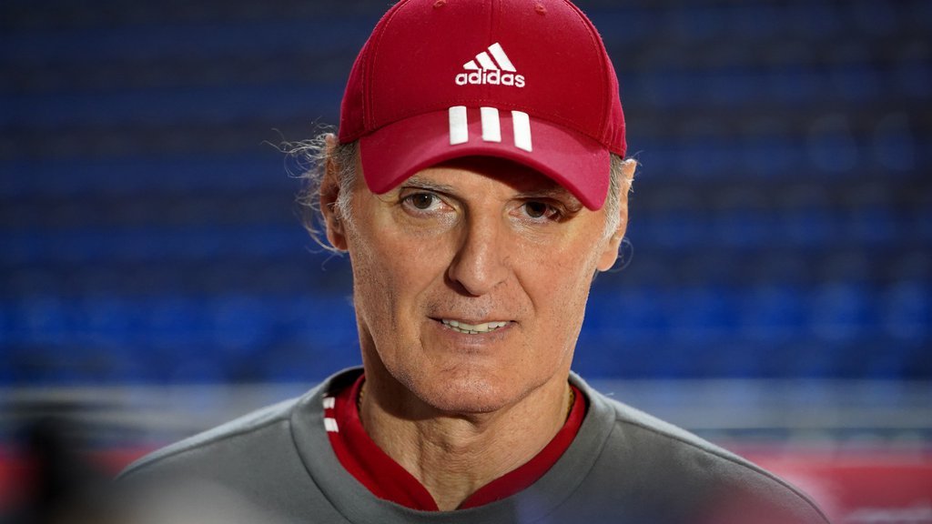 DUŠKO IVANOVIĆ CENTRALNA TEMA U EVROLIGI! Zbog jednog poteza svi su u neverici! Bivši trener Zvezde se oglasio i pokušao sve da objasni: To je bila mo