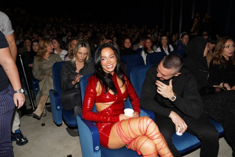 ESTRADA SE SJATILA NA KONCERT EMINE JAHOVIĆ! Svi piljili u izazovno izdanje Edite Aradinović! (GALERIJA)