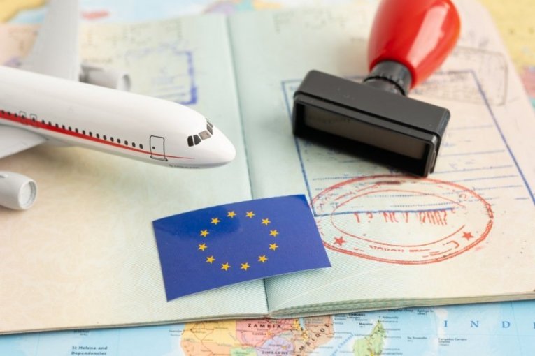 FOTOGRAFIŠU VAM LICE I UZIMAJU 4 OTISKA PRSTA DESNE RUKE! Od jutros počela primena EES na Horgošu!