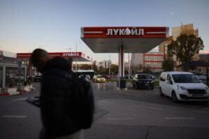 GLOBALNO TRŽIŠTE PODRHTAVA: Lukoil u pregovorima s više kupaca - vreme ubrzano otkuacava!