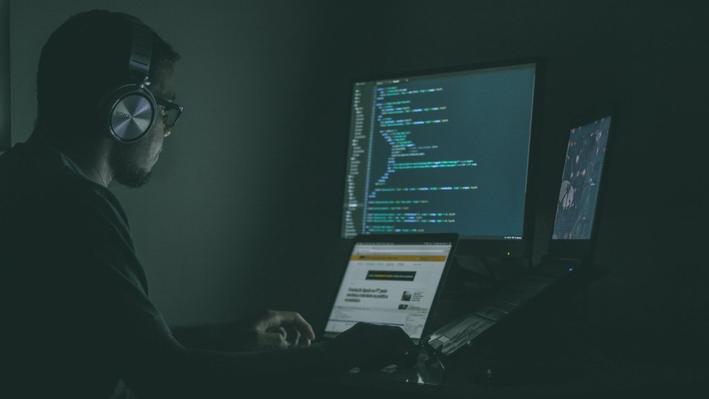 GRAĐANI U VELIKOJ OPASNOSTI: MUP upozorava na novu prevaru - Ako ovo ne prepoznate, uzeće vam SVE (FOTO)