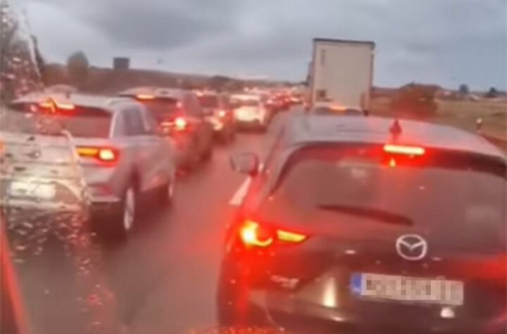 HAOS NA PUTEVIMA! Čeka se u kolonama i po šest sati