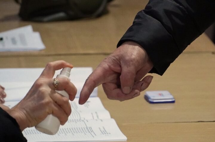 Haos u Mionici se nastavlja: Opozicionar Vladan Jakovljević provocira