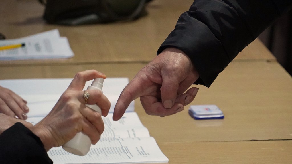 Haos u Mionici se nastavlja: Opozicionar Vladan Jakovljević provocira