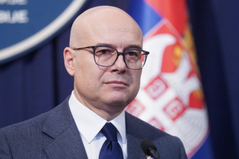 LIDER SNS VUČEVIĆ NA GODIŠNJICU OD TRAGEDIJE U NOVOM SADU: Čuvaćemo sve te duše i voljena imena u našim srcima! Iskreno saučešće porodicama poginulih!