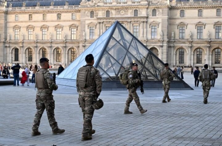LUVR PAO ZBOG NEVEROVATNO GLUPE LOZINKE? Izveštaj suda otkrio SKANDAL! Slavni muzej opljačkan na PRELAK način, evo i kako