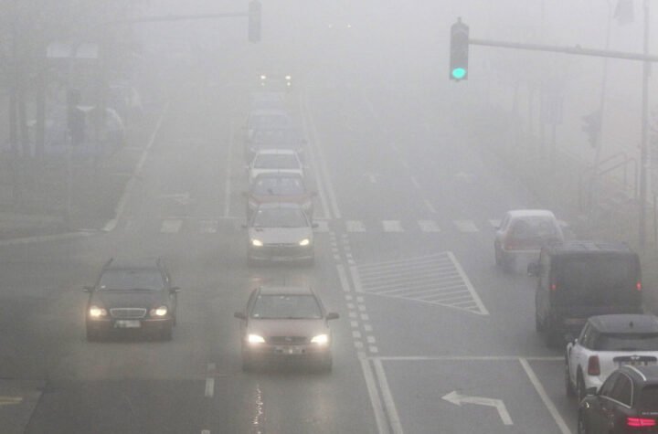 MAGLA PARAČISALA PUTEVE U SRBIJI! Vidljivost je smanjena, AMSS uputio hitan apel vozačima!