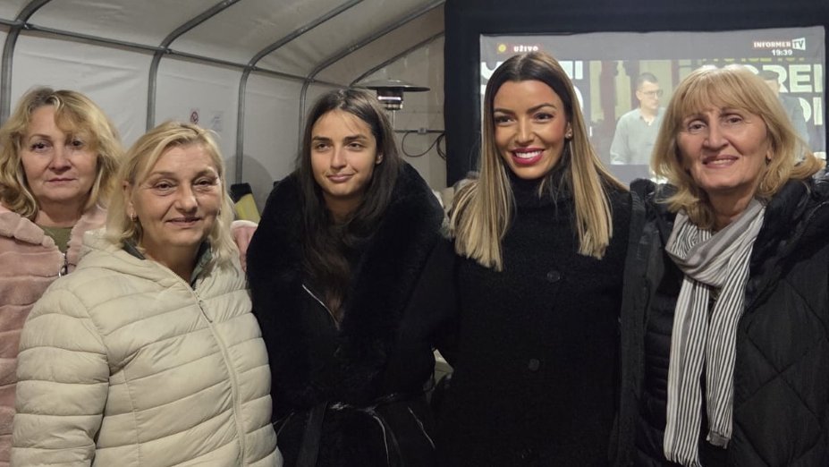 MESAROVIĆ POSETILA SVOJE SABORCE U PIONIRSKOM PARKU Za pristojnu, mirnu i stabilnu Srbiju, za zemlju koja napreduje