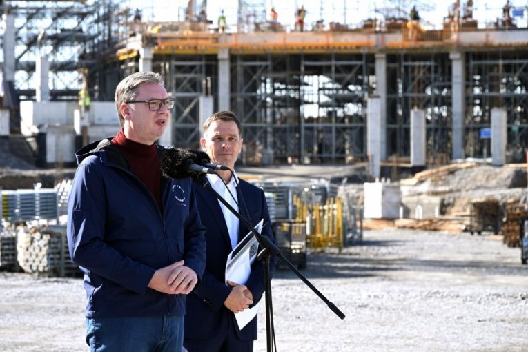 "MOJA RUKA JE PRUŽENA I UVEK ĆE BITI!" Vučić pozvao na dijalog sve koji različito misle!