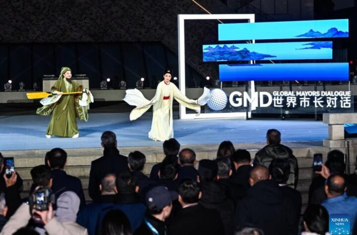 Međunarodni gradonačelnici razgovaraju o urbanoj upravi u istorijskom kineskom priobalnom gradu Nandžingu