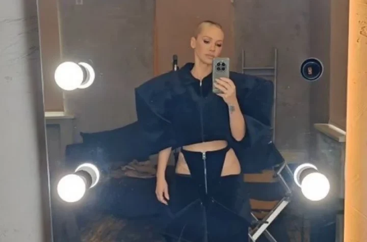 NATAŠA BEKVALAC MAMI UZDAHE NEOBIČNIM STAJLINGOM! Pevačica sve šokirala, međunožje skoro pa na izvolte!