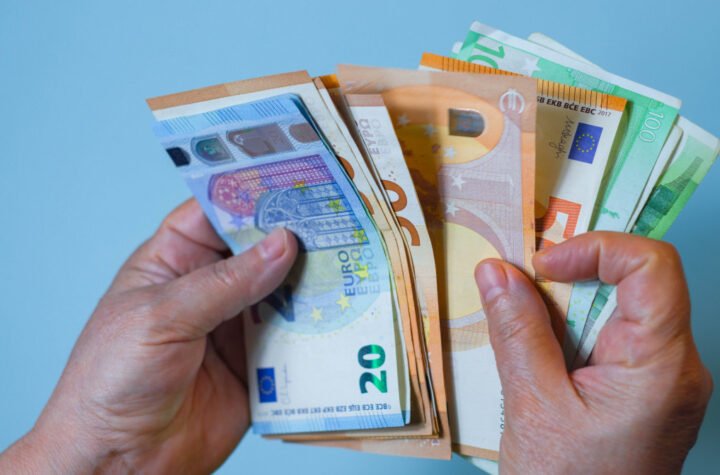 NEMAČKA ZAPOČELA PROGRAM NOVČANE POMOĆI STRANIM DRŽAVLJANIMA! Evo ko sve može da se prijavi i pod kojim uslovima