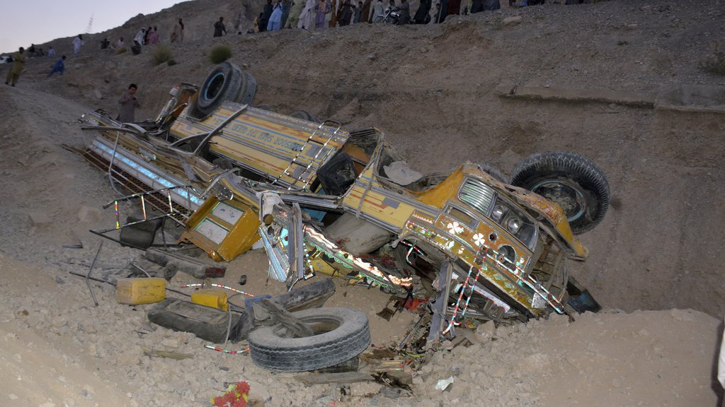 Najmanje 12 osoba poginulo, 10 povređeno: Stravična saobraćajka u Ekvadoru