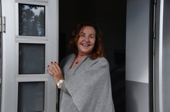 OVO JE GLAVNI SAVETNIK ANE BEKUTE! Pevačica ništa ne radi bez NJEGOVOG ODOBRENJA!