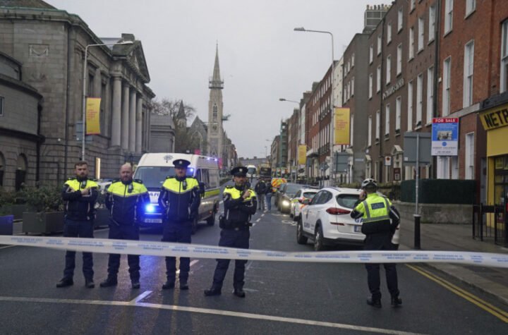 PETORO MLADIH POGINULO U SUDARU DVA AUTOMOBILA! Neviđena tragedija na putu, čak su i policajci zanemeli od tuge