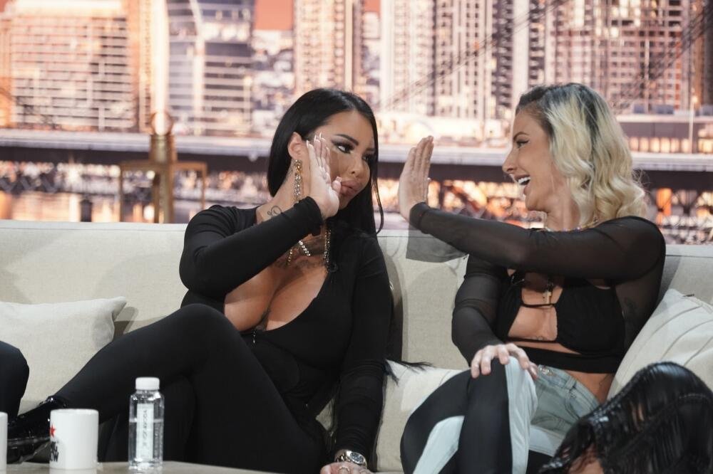 PO*NOGRAFIJA SE KOD NJE ISPLATI! Za jednu INTIMNU foku zaradila nečiji STAN! Starleta zgranula Srbe