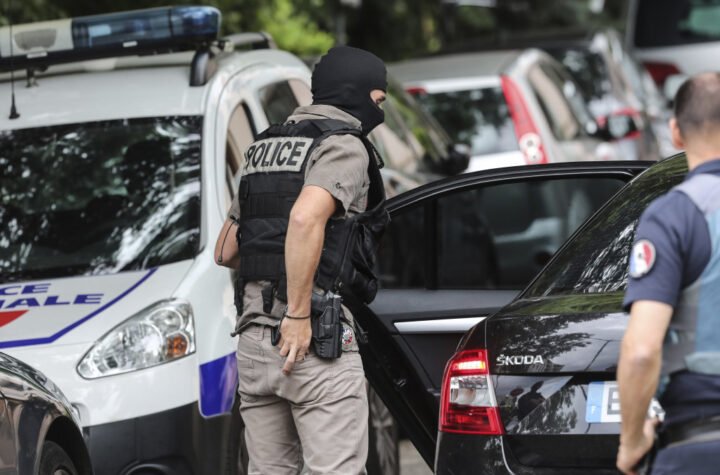 PUCNJAVA NA ŽELEZNIČKOJ STANICI U GLAVNOM GRADU: Policija zatvorila sve prilaze, niko ne sme da mrdne