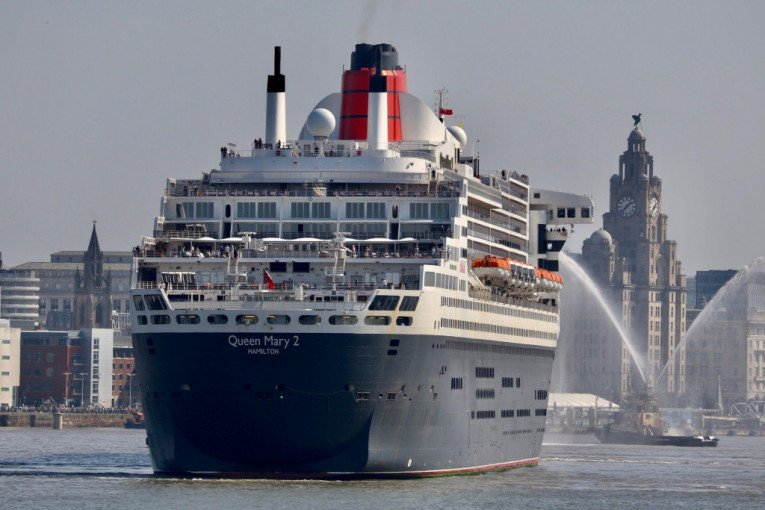 PUTNIK PAO S KRUZERA! Drama u moru, kapetan momentalno zaustavio plovidbu! Spasioci tragaju za muškarcem