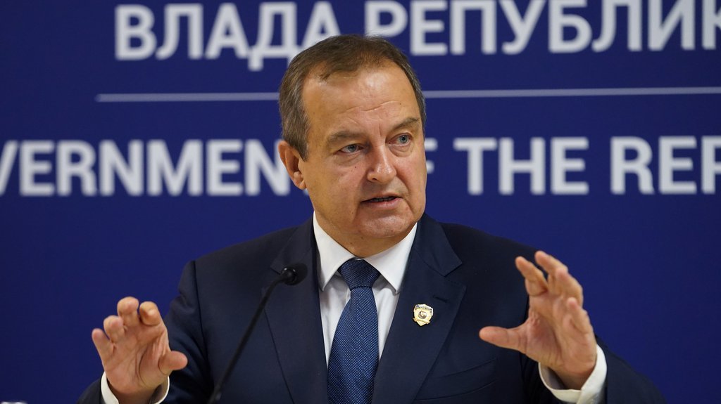 Posle gluposti koje se objavljuju po društvenim mrežama Dačić predstavio zamenika šefa kabineta MUP-a: Ministar stao na put lažnim vestima (FOTO)