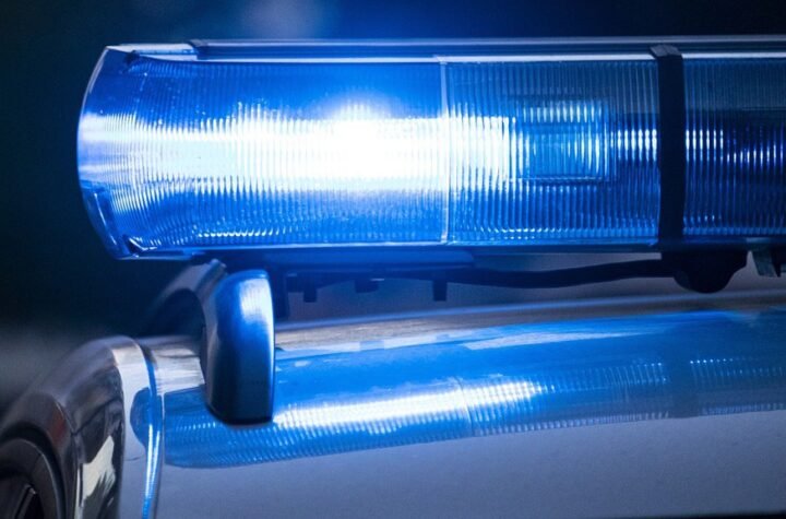 SKANDAL NA SEOSKOM VAŠARU: Policajci krenuli da smiruju pijanog mladića, ON POČEO DA IH ŠUTIRA I CEPA UNIFORMU, pravi haos nastao kad su došli lekari