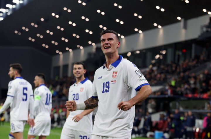 SLIKA SA KUMOM MIHOM SLAMA SRCA: Stankovićev sin dao prvenac za Srbiju, ali od ovoga se nikad neće oporaviti (FOTO)