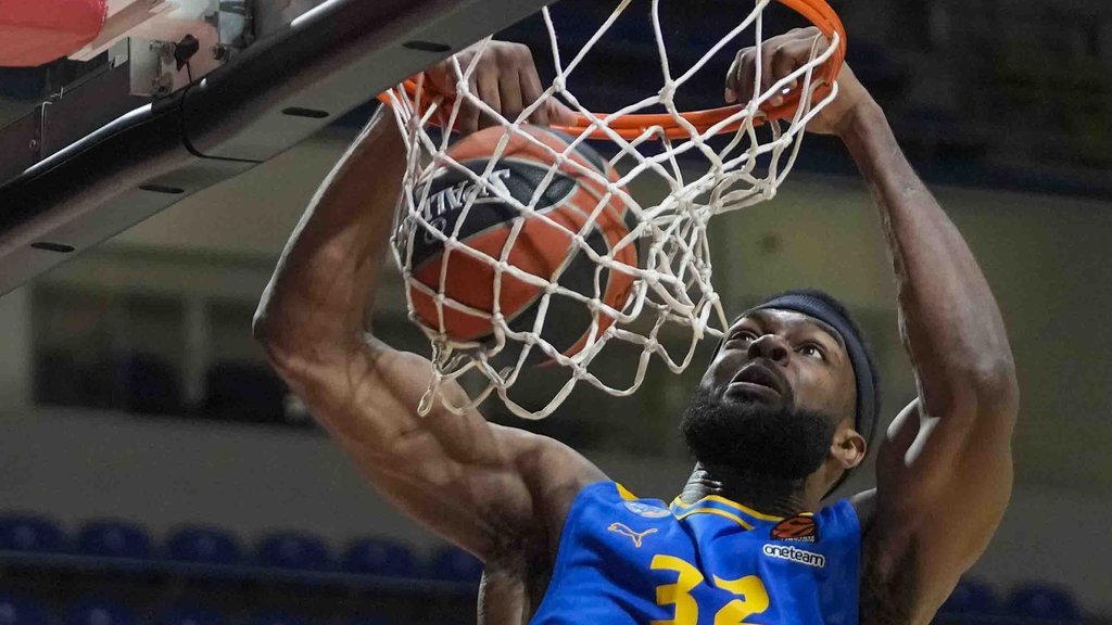 STOTKA MANEKENA BEZ MESINE: Olimpija pregazila Makabi u Beogradu