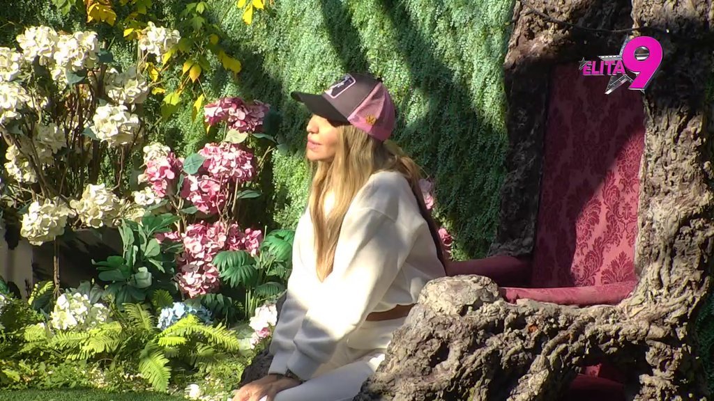 SVI NA PINK! Aneli otvara dušu u Rajskom vrtu!