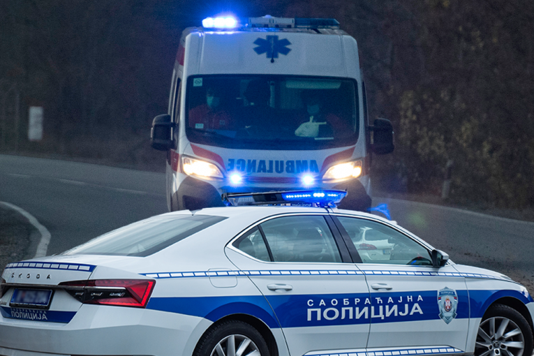 TEŠKA SAOBRAĆAJKA KOD TEMERINA! Vozač sleteo sa kolovoza iz nerazjašnjenih okolnosti!