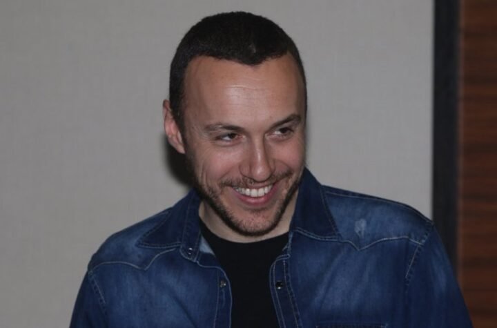 TO JE BIO JEDINI NAČIN! Bane Mojičević OTKRIO koliko su su roditelji žrtvovali zarad njegove karijere!