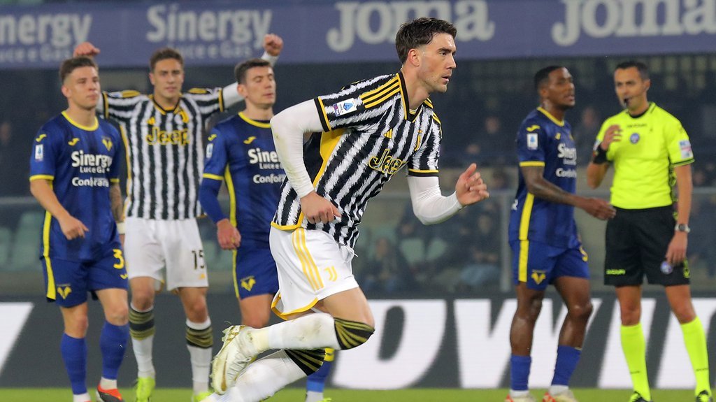 TRENER JUVENTUSA OTKRIO KAKVA SUDBINA ČEKA DUŠANA VLAHOVIĆA?! Srbin bio na izlaznim vratima iz Juventusa, a sada: Razgovarao sam sa njim, misli samo n