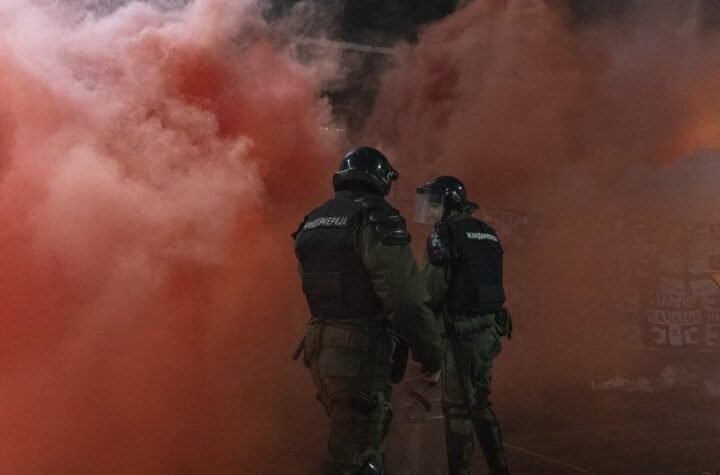 TUČA FUDBALERA POSLE MEČA ČUKARIČKOG I PARTIZANA: Dragojević i Tomović se žestoko potukli - trener koji ih razdvajao povređen