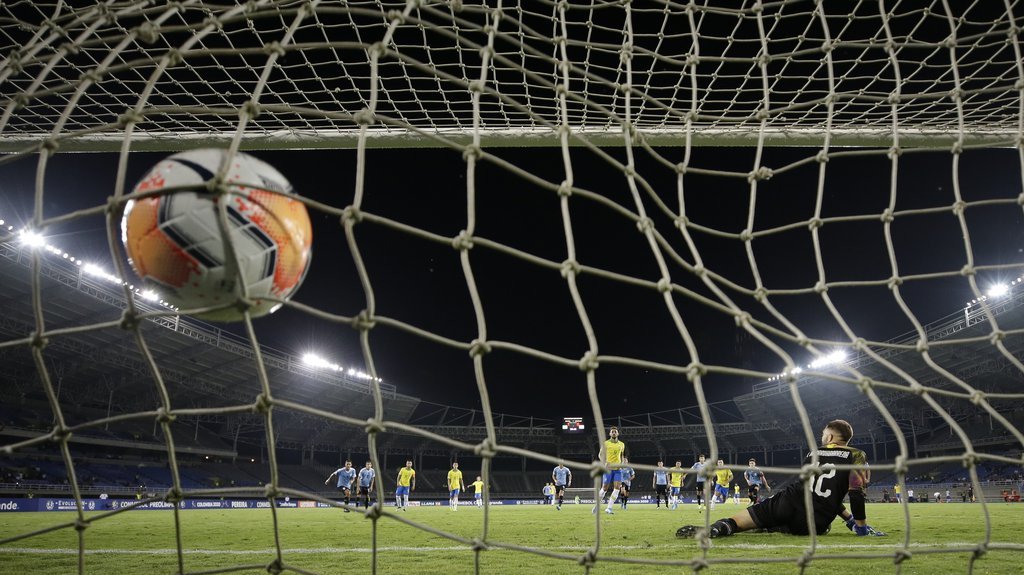 U LIGI ŠAMPIONA PAO JE GOL KAKAV SE RETKO VIĐA! Štoper sa loptom pretrčao ceo teren i zatresao mrežu!