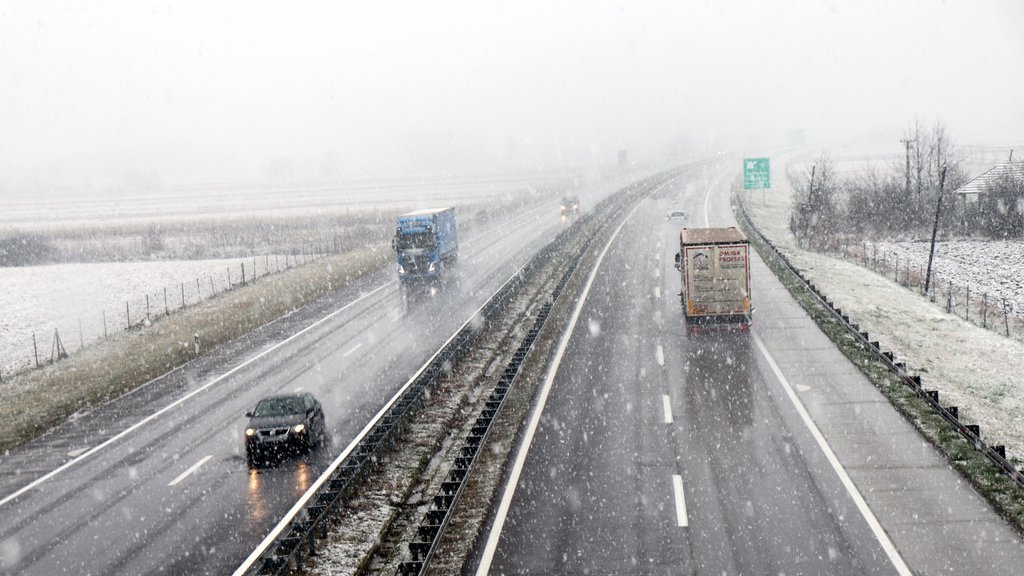 VAŽNO UPOZORENJE: Opasnost u više delova Srbije, ako sedate za volan OVO MORATE DA ZNATE