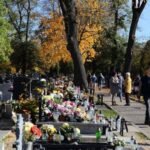 VERUJE SE DA JE OVO VELIKI GREH NA GROBLJU! Danas su Mitrovske zadušnice - postoje običaji koji moraju da se ispoštuju!